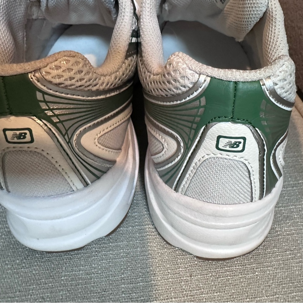 New Balance Men's White and Green Athletic Running Shoes - Picture 10 of 13